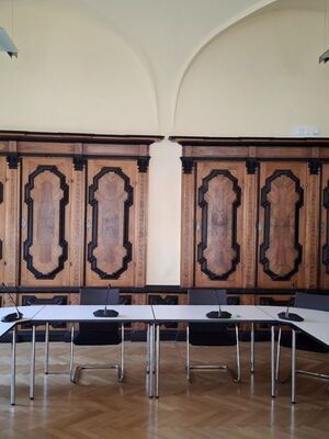 Hist. Ratssitzungszimmer mit Kamin
