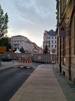 Feiern hinter Containern? Blick von der Poststraße in die Stadt © Marko Winter, 2026