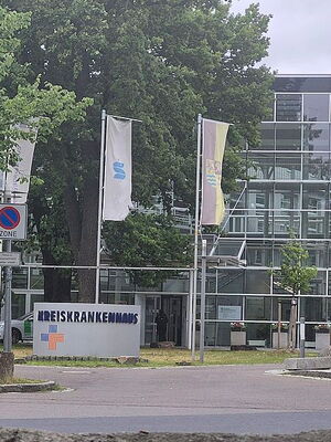 Kreiskrankenhaus Freiberg, Blick auf Haupteingang © Privat, 2026