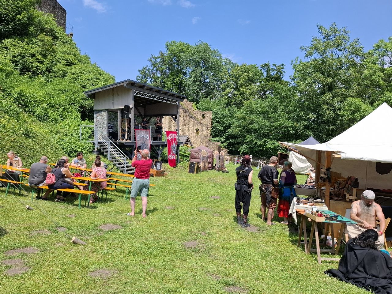 Blick in den äusseren Burghof © Marko Winter, 2026