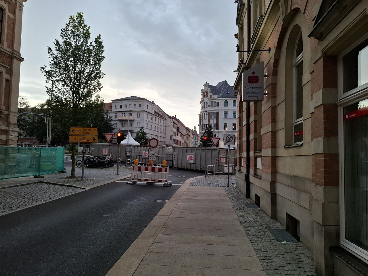 Feiern hinter Containern? Blick von der Poststraße in die Stadt © Marko Winter, 2026