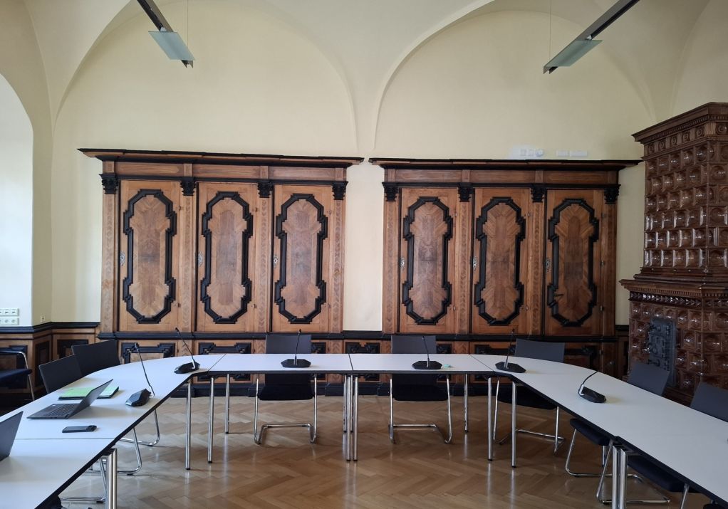 Hist. Ratssitzungszimmer mit Kamin