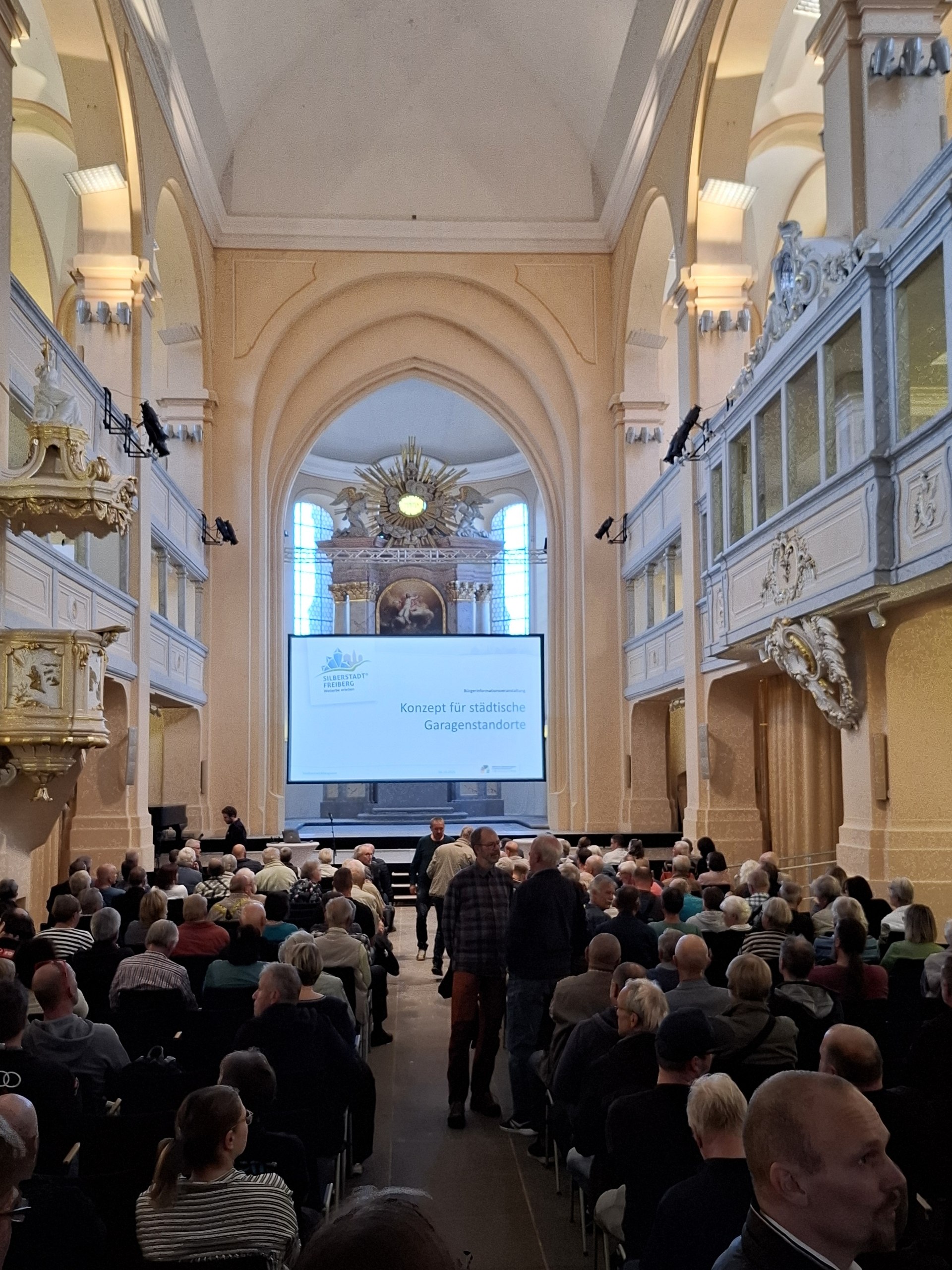 Gut gefüllte Nikolaikirche am 6. Oktober 2026